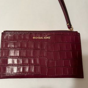 Michael kors wristlet/wallet animal print ❤️
